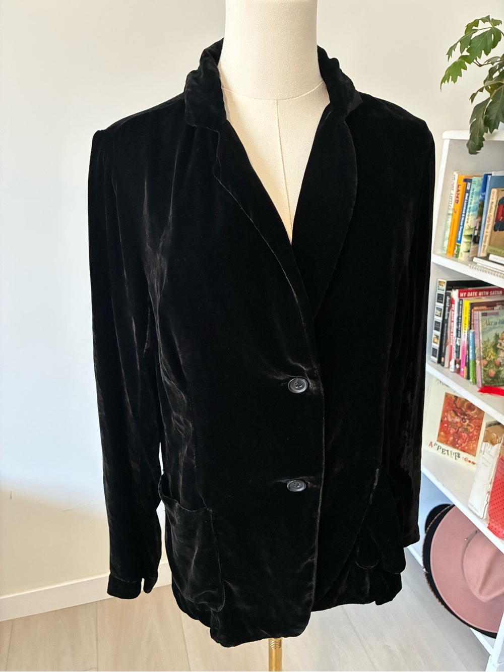 Velvet by Graham & Spencer Black Silk Blend Velvet Kyla Blazer Jacket